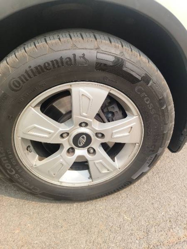 Second-hand 2014 Mahindra XUV500 W8 FWD for sale in Vijayawada-3