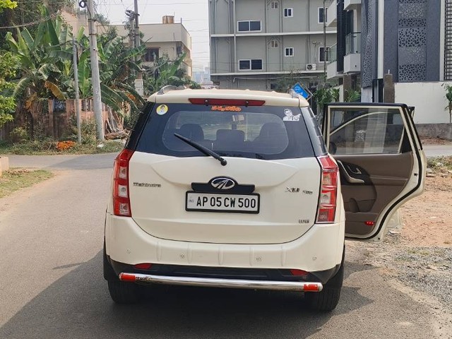 Second-hand 2014 Mahindra XUV500 W8 FWD for sale in Vijayawada-8