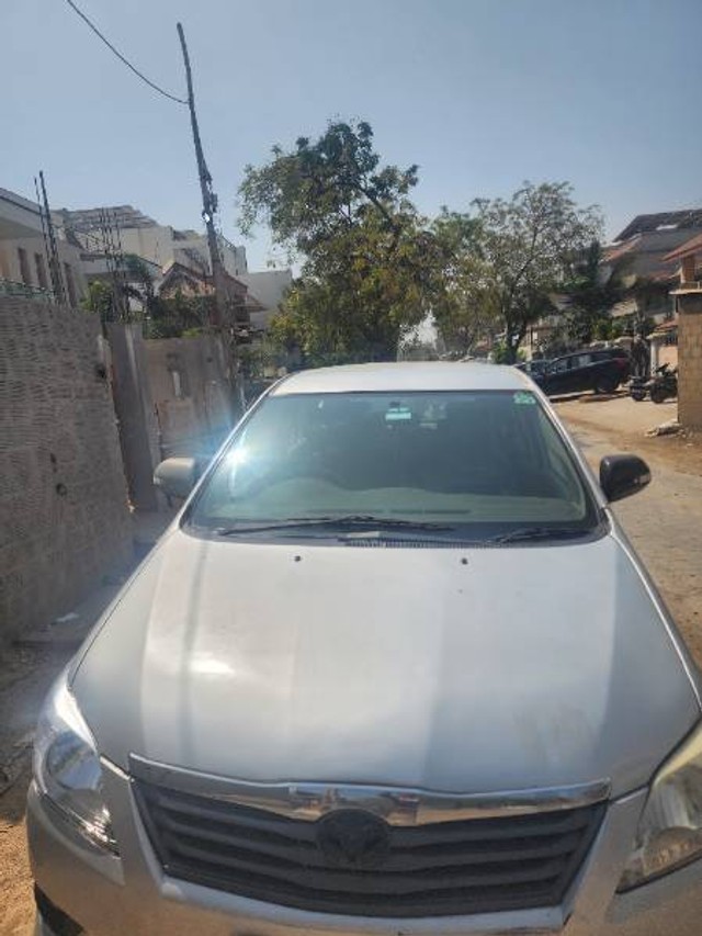 Toyota Innova 2.5 G1 BSIV Second-hand 2012 Toyota Innova 2.5 G1 BSIV for sale in Gandhidham-1