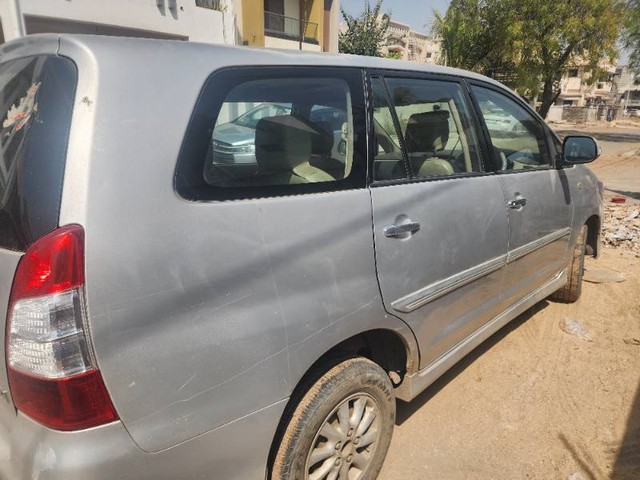 Toyota Innova 2.5 G1 BSIV Second-hand 2012 Toyota Innova 2.5 G1 BSIV for sale in Gandhidham-2