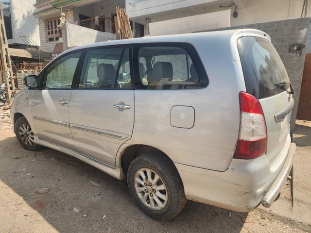 Toyota Innova 2.5 G1 BSIV Second-hand 2012 Toyota Innova 2.5 G1 BSIV for sale in Gandhidham-0
