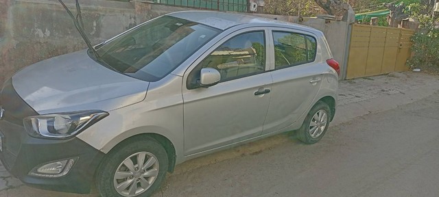 Second-hand 2014 Hyundai i20 Sportz 1.4 CRDi for sale in Rajkot-6