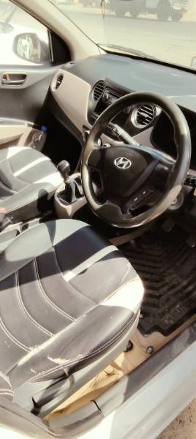 Second-hand 2016 Hyundai Grand i10 CRDi Magna for sale in Veraval-3
