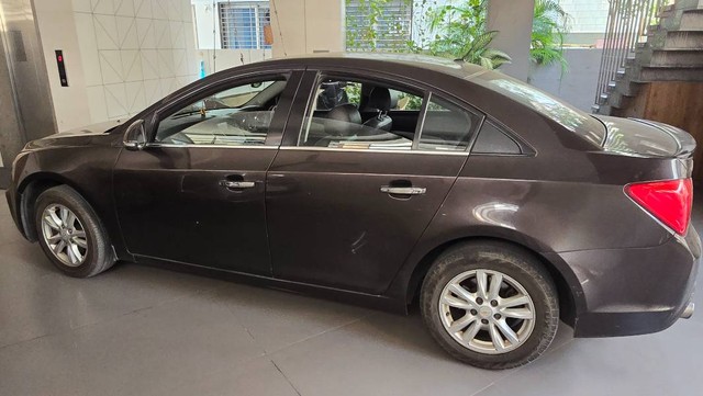 Second-hand 2017 Chevrolet Cruze LTZ for sale in Surat-7