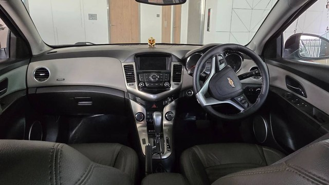 Second-hand 2017 Chevrolet Cruze LTZ for sale in Surat-5