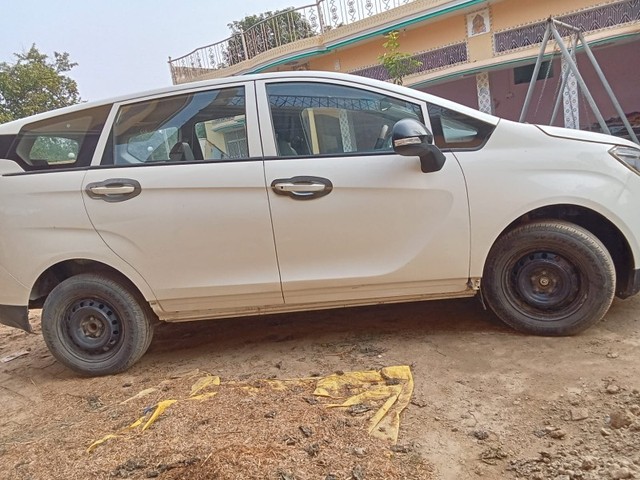 Second-hand 2019 Mahindra Marazzo M4 for sale in Ghazipur-3