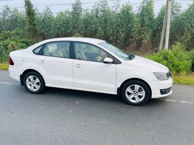 https://images10.gaadi.com/usedgaadi-sellcar/UsedCar/c644583f-29e1-472a-88fb-00ceac63e364/45d39a12-35a8-4575-8e4b-5af00a0fb820.jpg?imwidth=6401