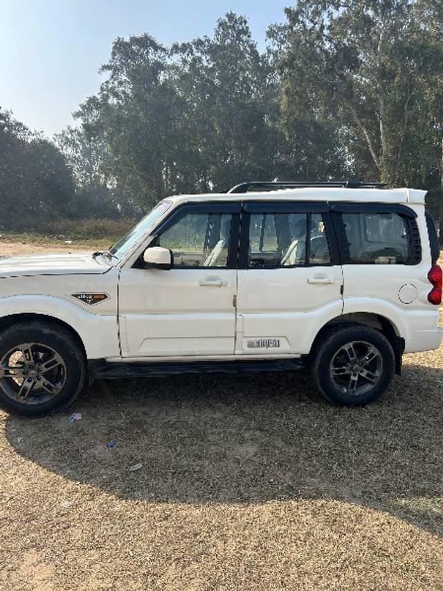 https://images10.gaadi.com/usedgaadi-sellcar/UsedCar/c644d320-340f-46ae-9c6a-88fe88717ea1/708e8aa9-cb61-438b-b539-ce7db9ce9e83.jpeg?imwidth=6402