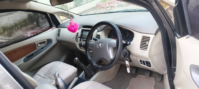 Second-hand 2014 Toyota Innova 2.5 G (Diesel) 8 Seater for sale in Rajkot-4