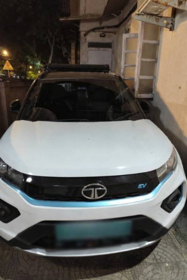 Tata Nexon EV XZ Plus LUX - Photo 2