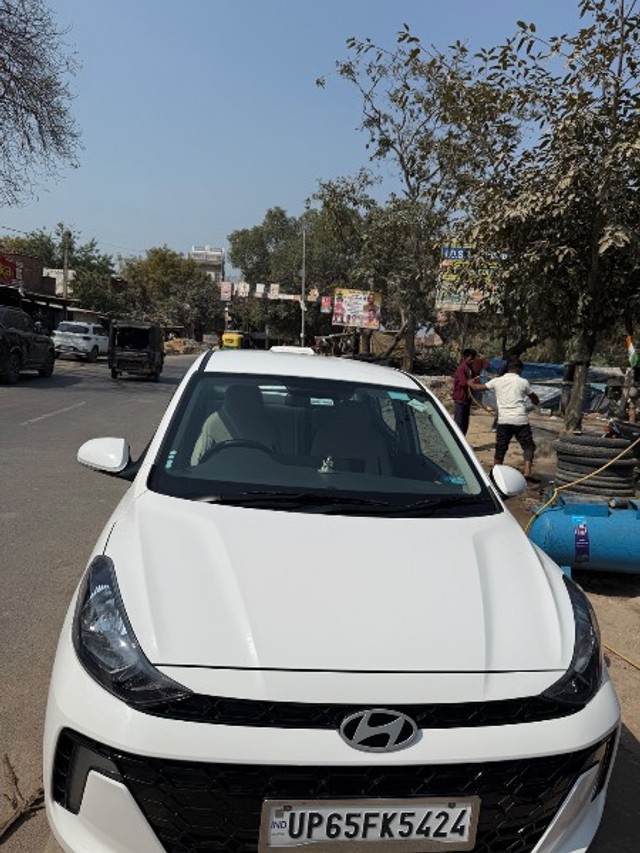 Second-hand 2024 Hyundai Aura SX CNG for sale in Ghazipur-6