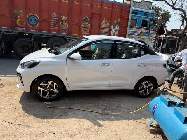 Second-hand 2024 Hyundai Aura SX CNG for sale in Ghazipur-5