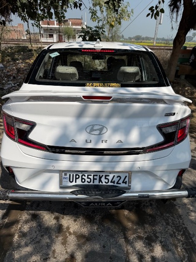 Second-hand 2024 Hyundai Aura SX CNG for sale in Ghazipur-3