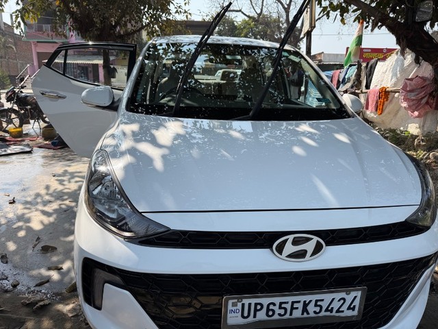 Second-hand 2024 Hyundai Aura SX CNG for sale in Ghazipur-2