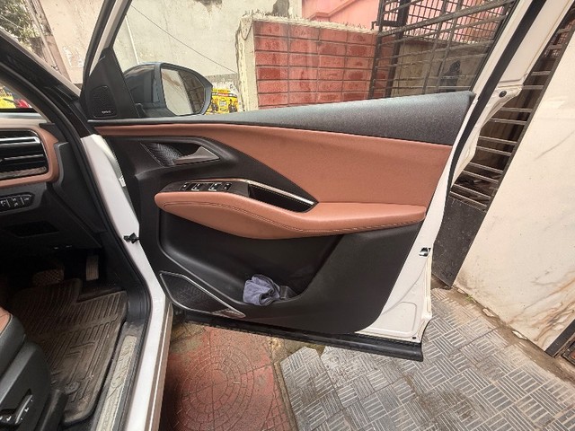 Second-hand 2023 MG Hector Plus Savvy Pro CVT 7 Str 2023-2025 for sale in North 24 Parganas-6