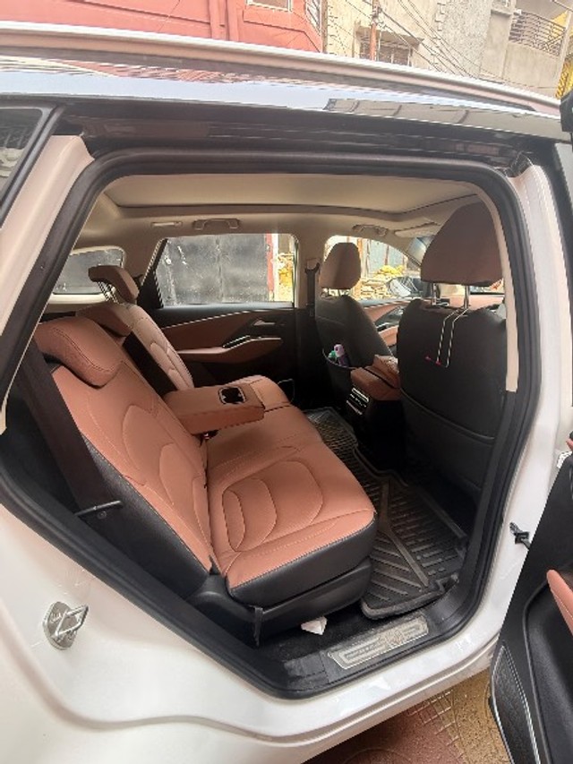 Second-hand 2023 MG Hector Plus Savvy Pro CVT 7 Str 2023-2025 for sale in North 24 Parganas-8