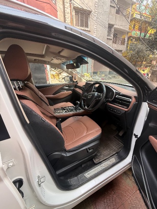 Second-hand 2023 MG Hector Plus Savvy Pro CVT 7 Str 2023-2025 for sale in North 24 Parganas-5