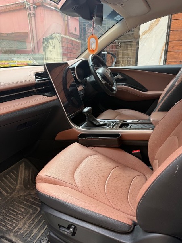 Second-hand 2023 MG Hector Plus Savvy Pro CVT 7 Str 2023-2025 for sale in North 24 Parganas-10