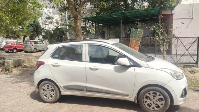 Second-hand 2015 Hyundai Grand i10 CRDi Sportz for sale in Agra-1