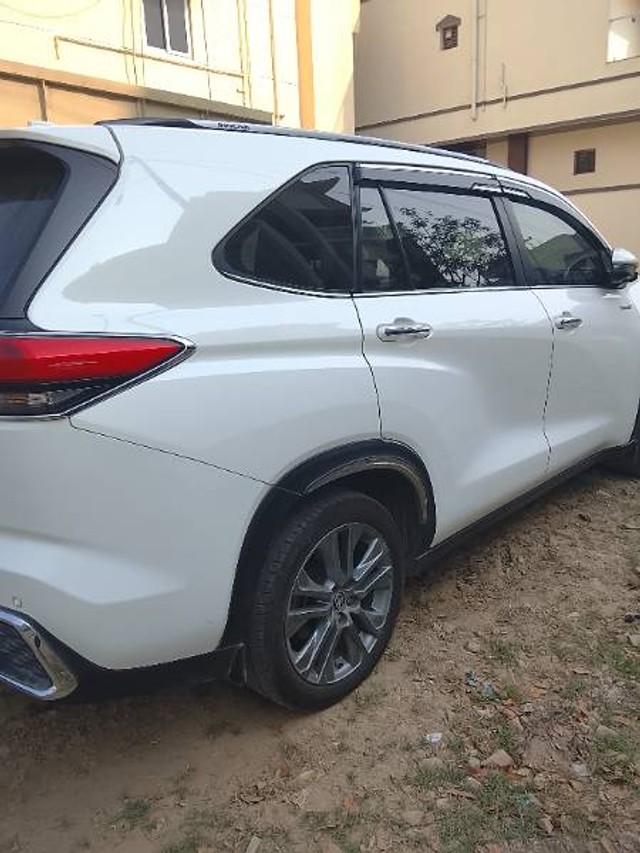 Second-hand 2024 Toyota Innova Hycross ZX Hybrid for sale in Chennai-1