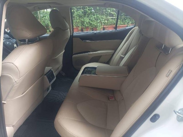 Second-hand 2023 Toyota Camry 2.5 Hybrid for sale in Mumbai-1