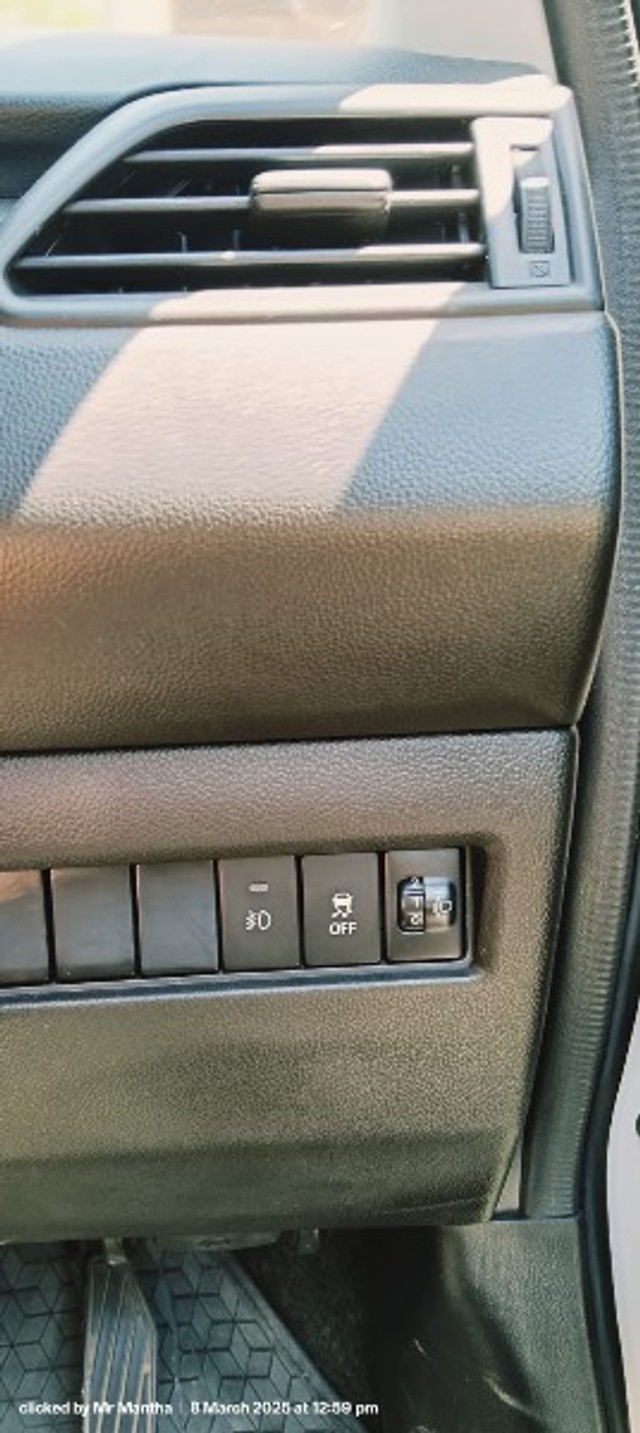 Second-hand 2023 Maruti Suzuki Swift VXI for sale in Yavatmal-12