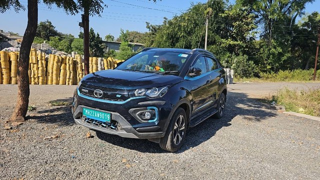 Second-hand 2023 Tata Nexon EV XZ Plus Lux FC Jet Edition for sale in Parbhani-3