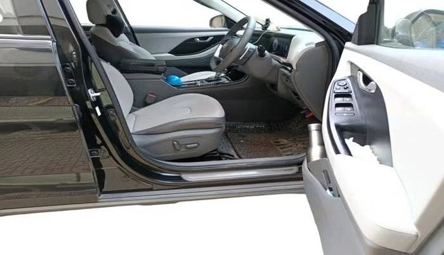 Second-hand 2025 Hyundai Creta SX (O) iVT for sale in Gandhinagar-9