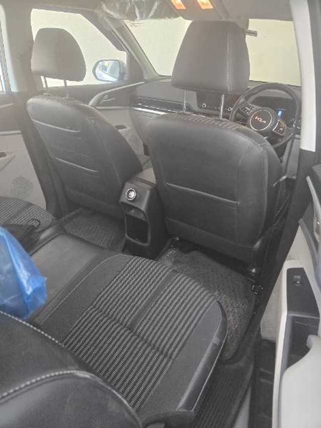 Second-hand 2023 Kia Carens Prestige BSVI for sale in Gurgaon-4