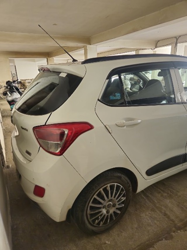 Second-hand 2015 Hyundai Grand i10 CRDi Sportz for sale in Sangrur-4