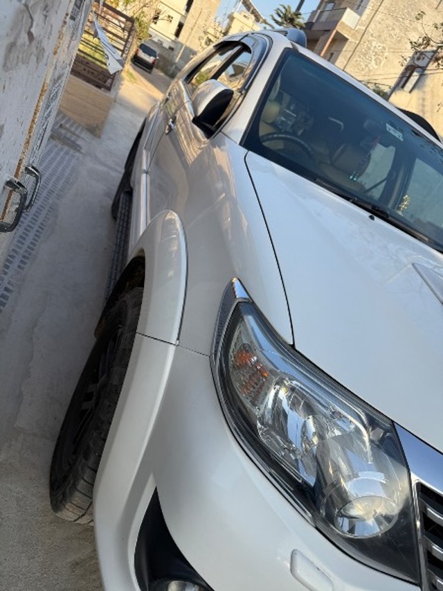 Second-hand 2015 Toyota Fortuner 4x2 Manual for sale in Kharar-3