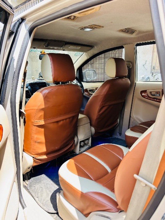 Second-hand 2008 Toyota Innova 2.5 V Diesel 8-seater for sale in Surat-5