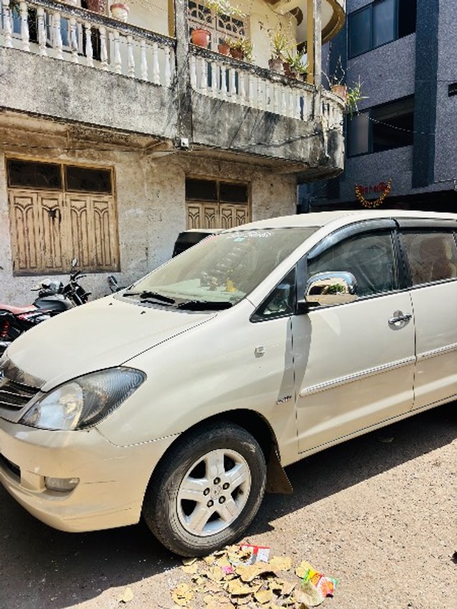 Second-hand 2008 Toyota Innova 2.5 V Diesel 8-seater for sale in Surat-3