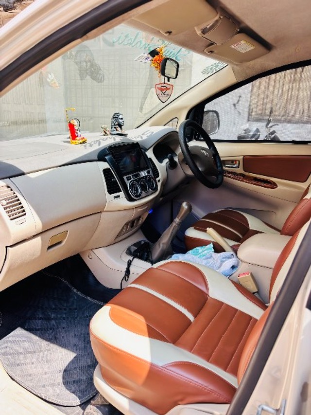 Second-hand 2008 Toyota Innova 2.5 V Diesel 8-seater for sale in Surat-4