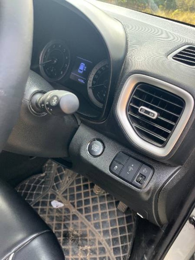 Second-hand 2020 Hyundai Venue S Turbo for sale in Maldah-4