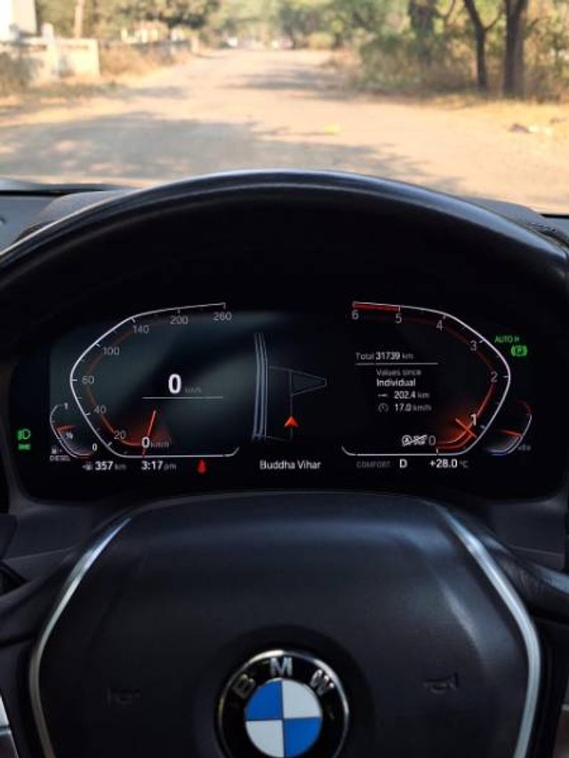 Second-hand 2022 BMW 3 Series 320d Luxury Line for sale in Nashik-9
