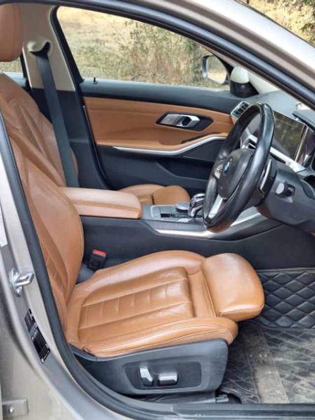 Second-hand 2022 BMW 3 Series 320d Luxury Line for sale in Nashik-11