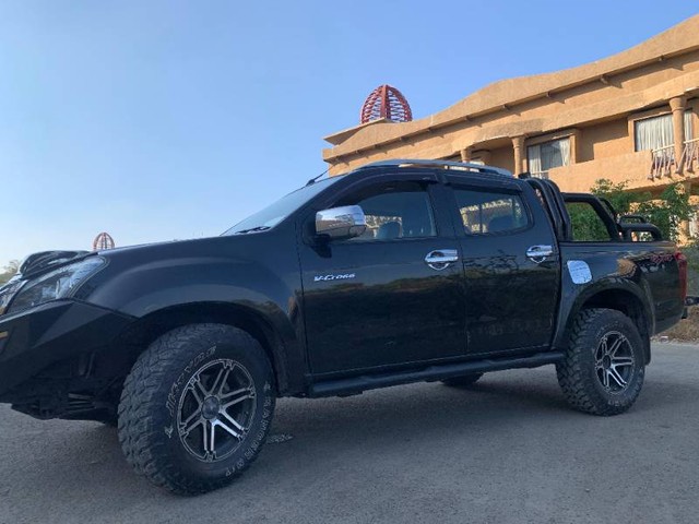 Second-hand 2017 Isuzu D-Max 4X4 for sale in Pune-1