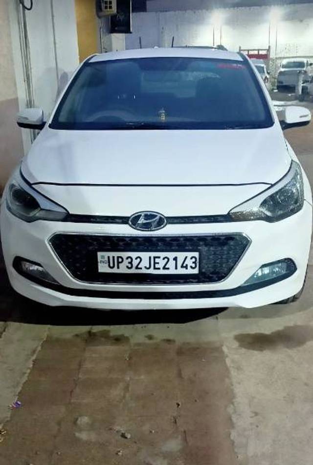 https://images10.gaadi.com/usedgaadi-sellcar/UsedCar/c6935561-326d-4fc5-b7cb-dfc115b74611/c2e5e13f-b9e2-4440-982e-01797c5dfb3a.jpg?imwidth=6401