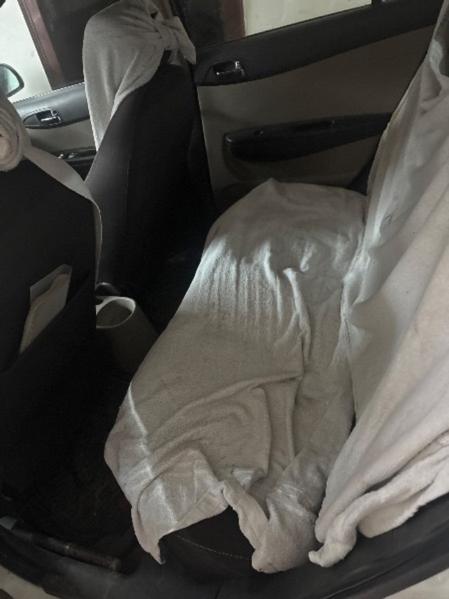 Hyundai i20 1.2 Magna Second-hand 2011 Hyundai i20 1.2 Magna for sale in Hajipur-3