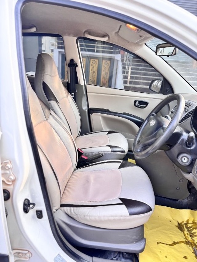 Second-hand 2014 Hyundai i10 Sportz 1.1L LPG for sale in Shimoga-7