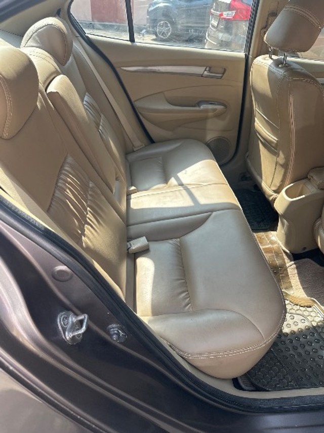 Second-hand 2011 Honda City 1.5 V MT for sale in Gautam Buddha Nagar-3