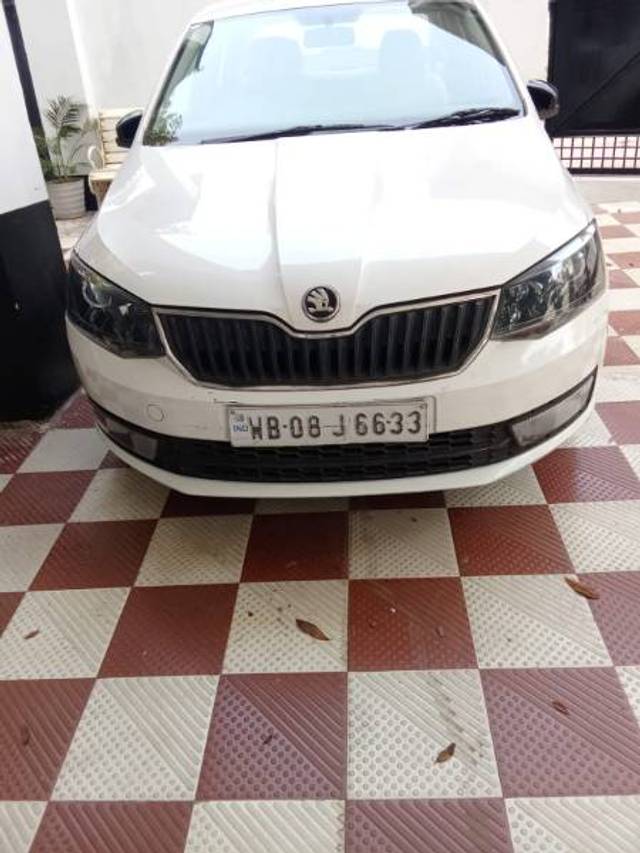 https://images10.gaadi.com/usedgaadi-sellcar/UsedCar/c6a5b5c5-d988-4165-869e-211db15f37ca/24a2bb53-31c3-417a-9280-dd4b17d79b33.jpeg?imwidth=6400