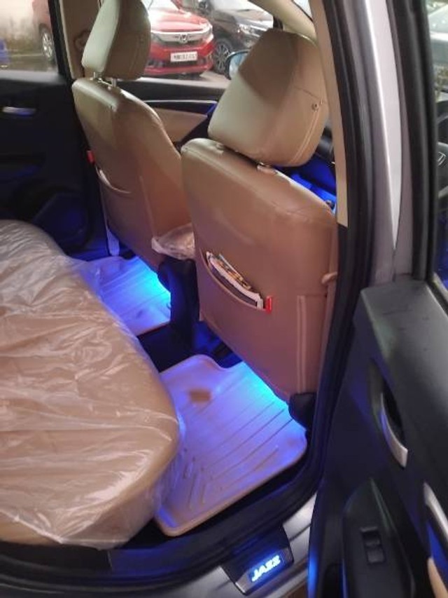 Second-hand 2019 Honda Jazz VX for sale in Mumbai-3