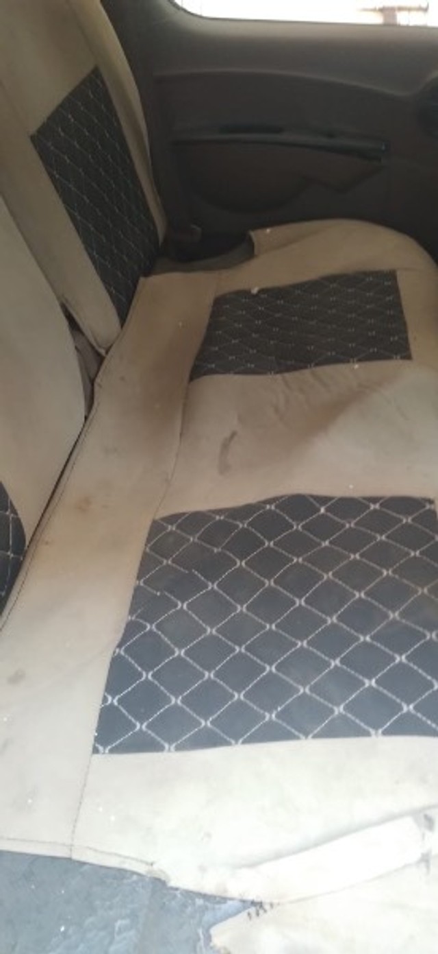 Second-hand 2010 Mahindra Xylo D2 for sale in Ahmedabad-2