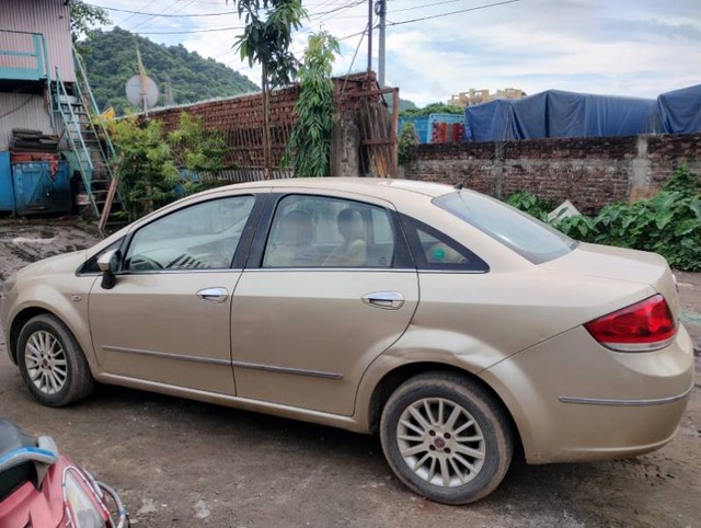 Second-hand 2009 Fiat Linea Active for sale in Kamrup-5