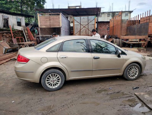 Second-hand 2009 Fiat Linea Active for sale in Kamrup-4