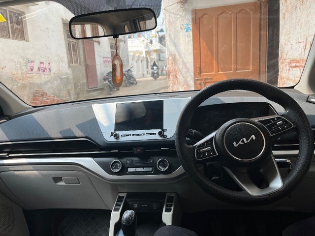 Second-hand 2025 Kia Carens Premium Opt Diesel for sale in Jaunpur-3