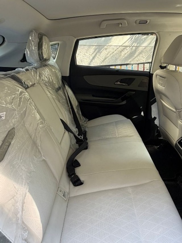 Mahindra XEV 9e Pack Three Select 11.2kw Charger - Photo 7