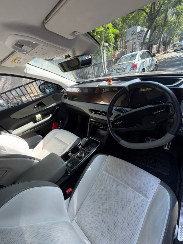 Mahindra XEV 9e Pack Three Select 11.2kw Charger - Photo 3